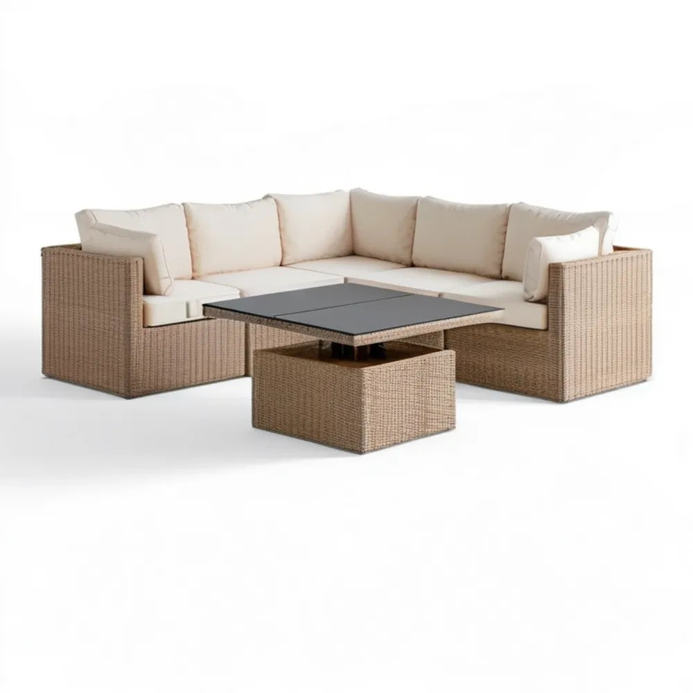 Beżowy narożnik ogrodowy z technorattanu 218 × 218 × 75 × 63 cm z kremowymi poduszkami i stolikiem 110 × 60 × 45 cm